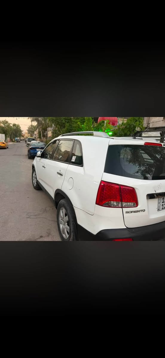 سورنتو مديل 13 
خليجي مكفوله من ضربة 
مكينة 2400 دوش 4 سلندر 
7 راكب 
مواصفات عدى البصمه
تحكمات جهتين 
معدل 120 جرس 
اشاير مري 
مري شفط
تبريد 3 قطع 
زوج تاير جديد باتري جديد 
السياره خير من الله 
بيها رش صبغ فقط موضح بالسونار
رقم بغداد بأسمي
سعر 118$
*********** مكاني بغداد
