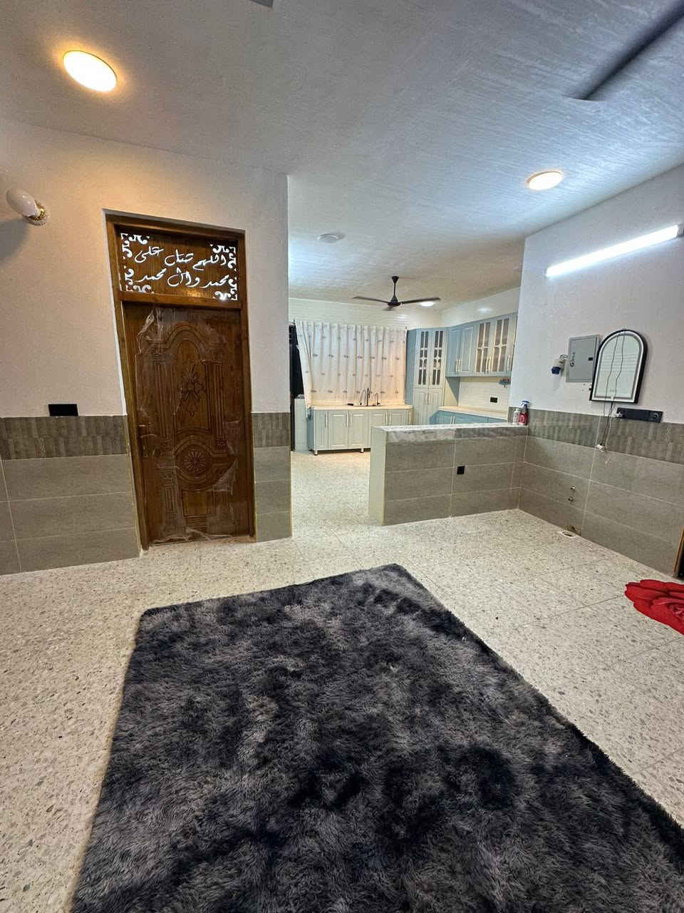 السلام عليكم دار للبيع مساحه 200 متر واجه 10 نزال 20 بناء طابوك  رفت صب مسلح يحتوي ع 2 غرف نوم وصاله واستقبال ومطبخ وحمامات التفاصيل داخل الفيديو العنوان الرشاد حي النورين قرب الشارع العام سادس بيت عن الشارع العام  زراعي واقع حال***********
