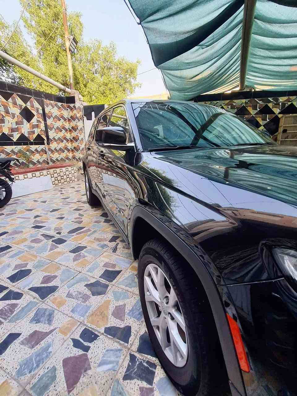 # للبيع
# جيب الشكل الجديد 7 راكب 
# اسود ملكي 
#فئة لمتدد
#موديل 2021
#ماشية 40 الف
رقم بغداد الجديد بسمي 
المواصفات 
    بانوراما 
• كامره داخليه 
• كامره خلفيه دواره
• محرك 6 سلندر 3600 
• كير 8 نمرات
• رادار امامي
• رادار خلفي
• رادار جانبي (نقطه العمياء)
• نظام المحافظة على المسار
• نظام التوقف الذاتي (مانع تصادم)
• نظام الاطفاء الاذاتي اثناء التقاطعات 
• حساسات خلفيه
• صندوق كهربائي (شفط) 
• كشنات الاماميه كهربائية
• تدفئه الكشنات الامامية
• تدفئه الكشنات الخلفية 
• تدفئه الاستيرن
• شفتات استيرن
•مثبت سرعه
• شاشه كبيره بحجم 10.2
• شاشه دجتال ( شاشه اعطال و قراءات رقميه)
• لايت زنون مع لدات 
• اشاءه بالمري
• كير ماوس
• كشن خزن ميموري
• دخول ذكي بدون مفتاح
السيارة  تبديل الجاملغ الايمن و باب والبنيد نفس الوان والباب الخلفي بي صبغ
العنوان / ميسان  
***********
