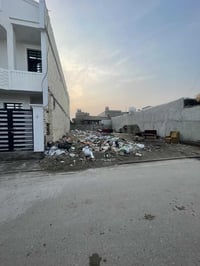 قطعة ارض للبيع المساحة 200  واجهة 10 نزال 20  تباع مية متر أو ميتين كل...