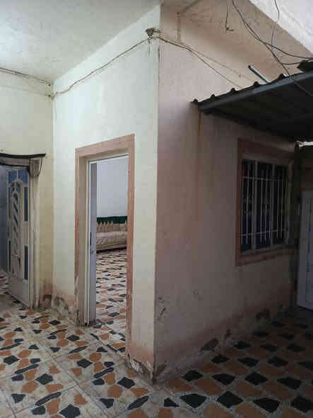 للبيع دار طابو زراعي سند 25 المساحه 170                   غرفت نوم وهول واستقبال ومطبخ وكراج وحديقه ورديه خارج مقابيل محطة الغاز ابو مصطفى للعقار ***********
