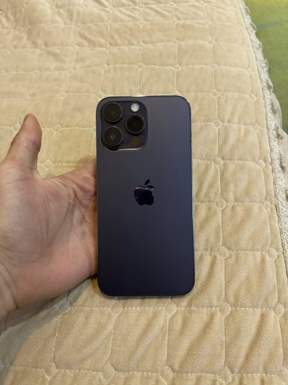 سلام عليكم 
ايفون 14برو ماكس ذاكره 256بطاريه 80
جهاز ما مفتوح نضيف ما بي شخط  جهاز شرق اوسط 
مكان حي جامعه اي سؤال هاذا رقمي ***********  ب 800وبي مجال بسيط
