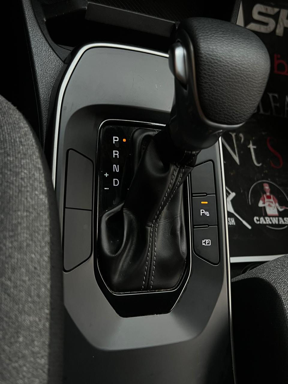 السلام عليكم للبيع كيا k3 مكسيكي استلام شركه موديل 2024 خليجي ضمان الشركه الدوليه محرك cc1600 دوش  دكشن عالي ماشيه السياره 12 الف نظافه الزيرو 
مكينه مكفوله و السيارة بيها جدول صيانه والدهن كله من الشركه الدوليه 
ملاحظات السياره اكو شخط  بالباب الخلفي موضحها بالصور رقم بغداد باسمي تحويل مباشر 
__________________________
السعر 165 ورقه وبيهة مجال لشراي
مكان السياره بغداد السيديه
***********
