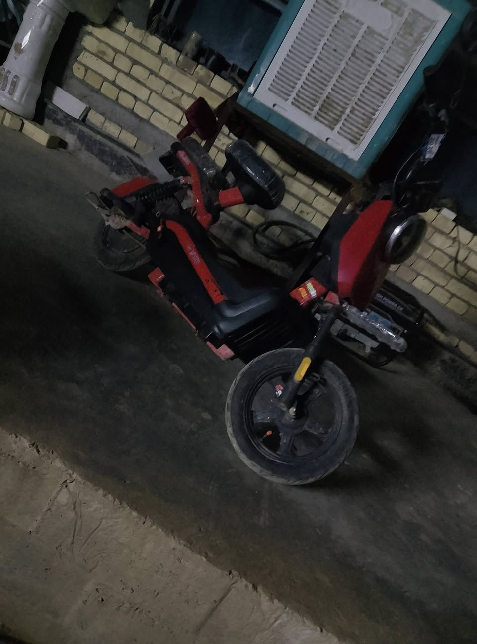 السلام عليكم دراجه شحن للبيع حجم ١٤موديل٢٠٢٤بدون بطاريات وجاملغ مكسور ومرايه مكسوره السعر اتصل وتدلل مامتواجدخاص مكان بغداد تقاطع النهروان الرقم الهاتف***********
