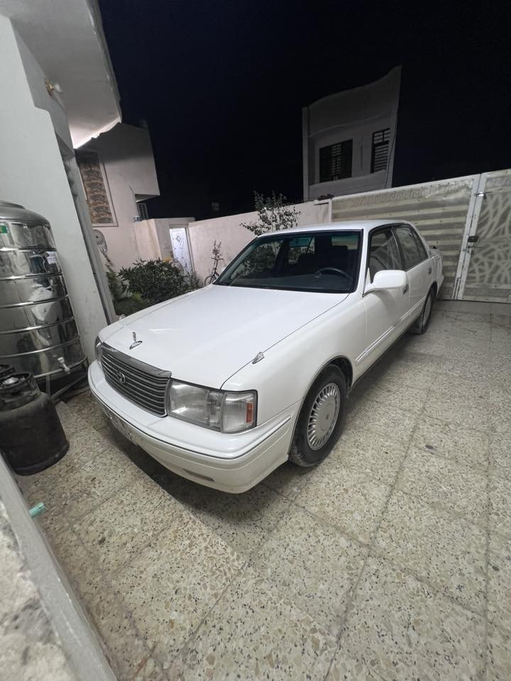 ‏سلام عليكم للبيع تويوتا كراون أيسربلادي موديل 98 رقم انبار باسمي سنوية جديدة مكان السيارة بغداد السيارة بدون صبغ الدعاميات فقط صبغ ￼ للاستفسار ***********￼￼
