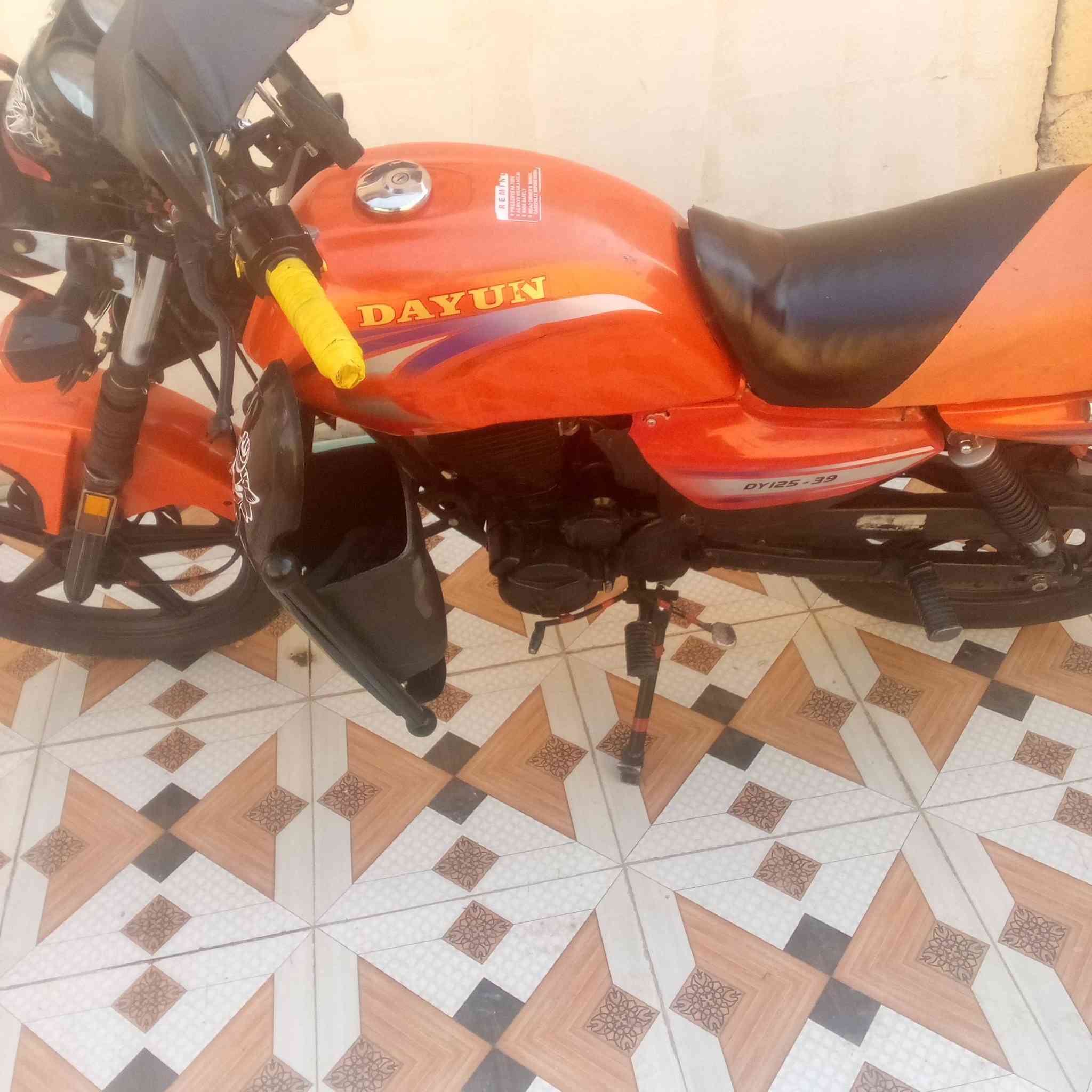 سلام عليكم دراجه للبيع دايون عضم موديل 2023 رقم الهاتف ***********
