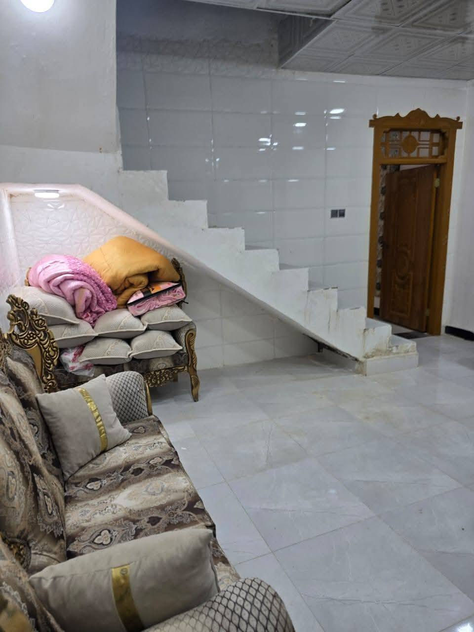 بيت للبيع مساحه 50 طابو زراعي سند 25 قرار محكمه
بسعر 21وبي مجال تانكي وسخان وخلاطات بيت كامل من كلشي افرش ونام 

عنوان البيت نجف مقابل  قرية الغدير   تفاصيل 
غرف نوم 1صاله مطبخ  وصحيات 

عنوان المكتب مقابل قريه الغدير عمود 262مكتب النور للعقار 
للاستفسار اتصل على ***********أو مراسله واتساب
