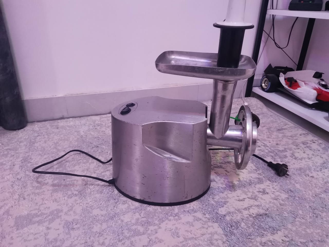 مثرامه لحم كهربائية نضيفه شغاله سعر 60 وبي مجال للشراي اي استفسار *********** واتساب.
