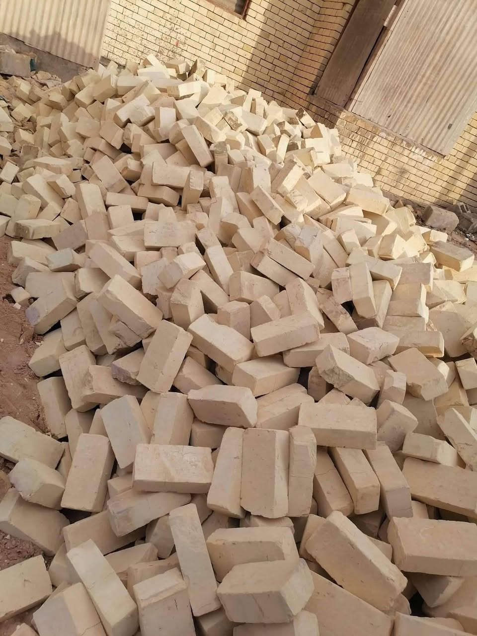 يوجد لدينا طابوك درجه اولى يوجد نوعين بيرنه معامل الطيب وانجكتر معامل العماره وشرط نسف يوجد تك وسكس خادمكم الحاج ابو عباس هاذه رقمي *********** وشغنه بيه تفاق مصداقيه كلام
