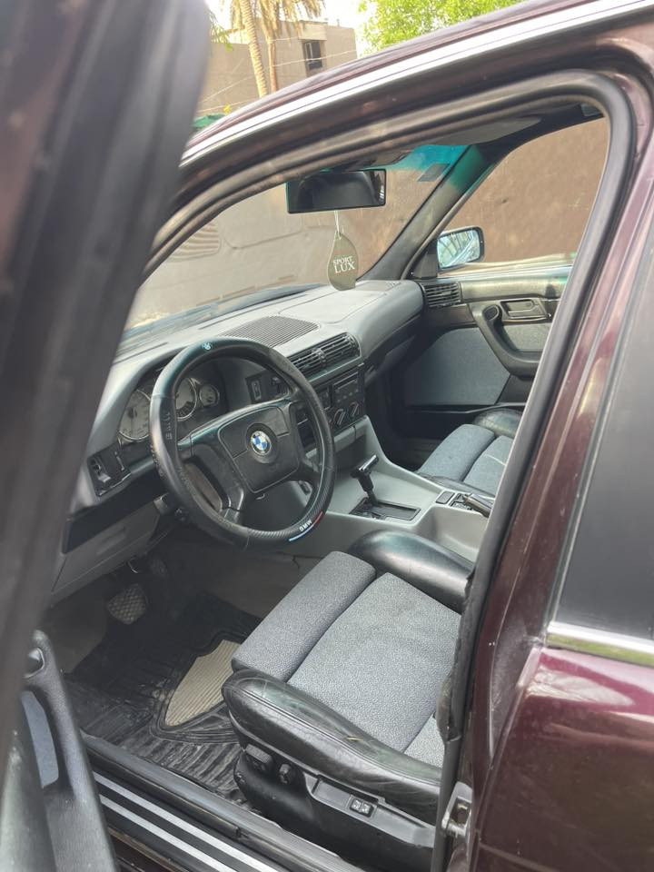 السلام عليكم BMW 525iA موديل 92 سياره جاهزه شخط مابيها قبل كم يوم طلعت من الفرن صبغ اثر جراد فقط  
سياره بلادي بدون حادث او ضربه 
مكينه 25 مسكر عدل المرغوب 
كشنات كهرباء كاركتر
سنتر لك ريمونت
سلايد شغال طكتين 
تبريدها ثلج خير من الله 
دبل ايرباك
اكروز سرعه
كمبيوتر
مري شفط
تخم تاير حداديه 
بجم عريض
رقم بغداد الدولي باسمي تحويل ثاني يوم
كير مكينه خيررررر من الله سياره مال بيت وممتعوبه ونضيفه وجاهزه للاخير كلشي شغال بيها 
مكانها بغداد 
***********
