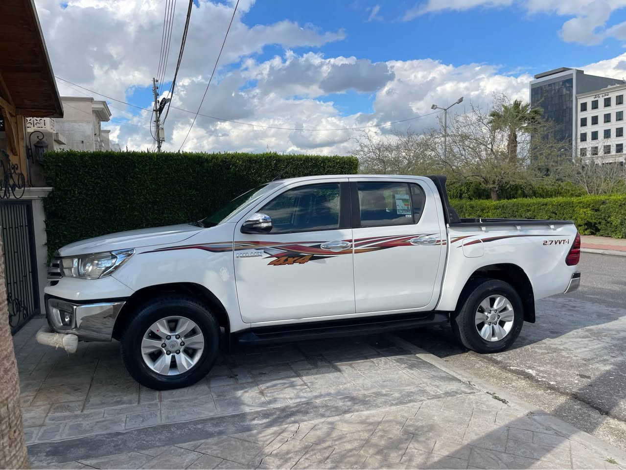 تويوتا هايلوكس  موديل 2016 سيارة كفاله عام ماشيه 180 سيارة بسمي كير عادي رقم أربيل  رقم و سنوية جديد سعرها  242 و بيها مجال  رقم الهاتف *********** أربيل, العراق
