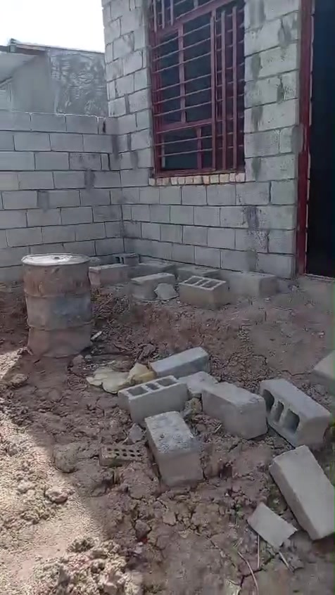 للبيع طريق المطار مقابيل اسواق حازم زراعه سنه 25 مساحه 200 م ***********
