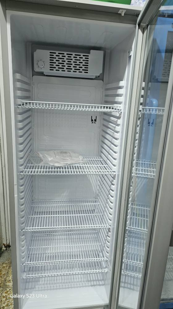 سلام عليكم عارضات براد جديد استخدام اسبوع عدد اثنين 
للاستفسار واتساب
*********** عمارة, ميسان
