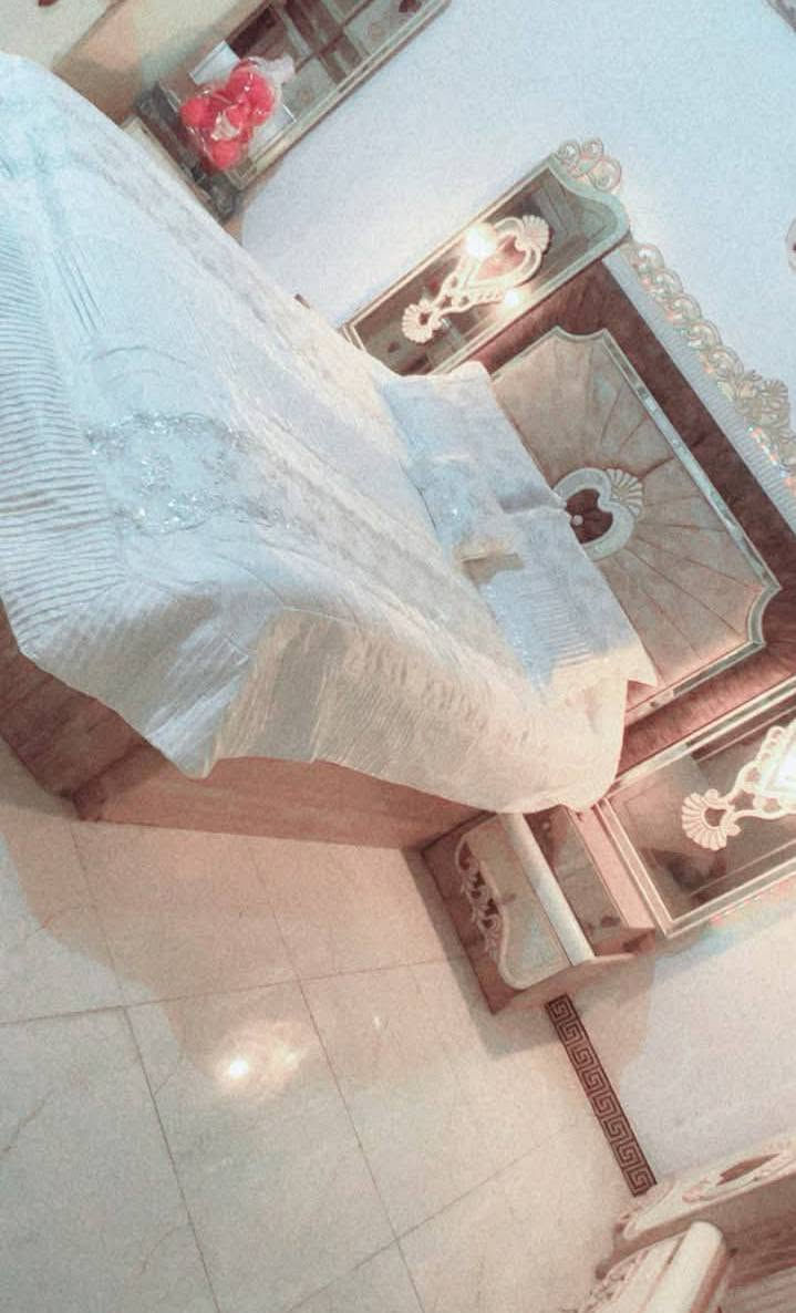 📢 للبيع غرفة نوم نظيفة
للبيع غرفة نوم مستعملة بحالة نظيفة جداً.

🛏️ التخت معمول تفصال، وتكلفة تفصيله 150 ألف دينار.

💰 السعر: 500,000 دينار عراقي وقابل للتفاوض (بيه مجال).

📍 الموقع: البصرة – الزبير.

📞 للتواصل: ***********
