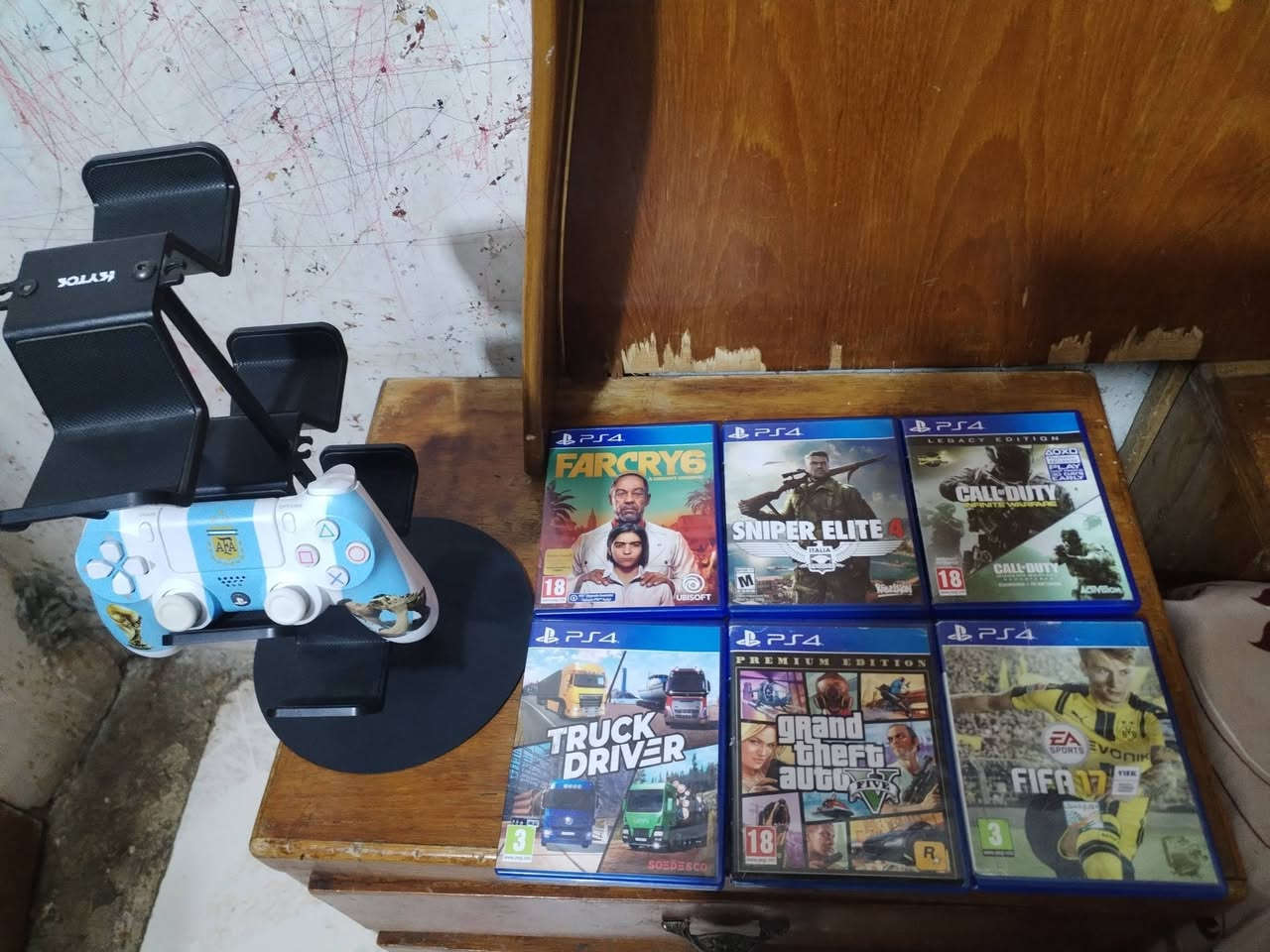 سلام عليكم شباب بلي فور مستخدم اسبوع مع ست أقراص مع استان جوستك سعره ٣٥٠الف نضافه فول.
رقم الهاتف ***********
