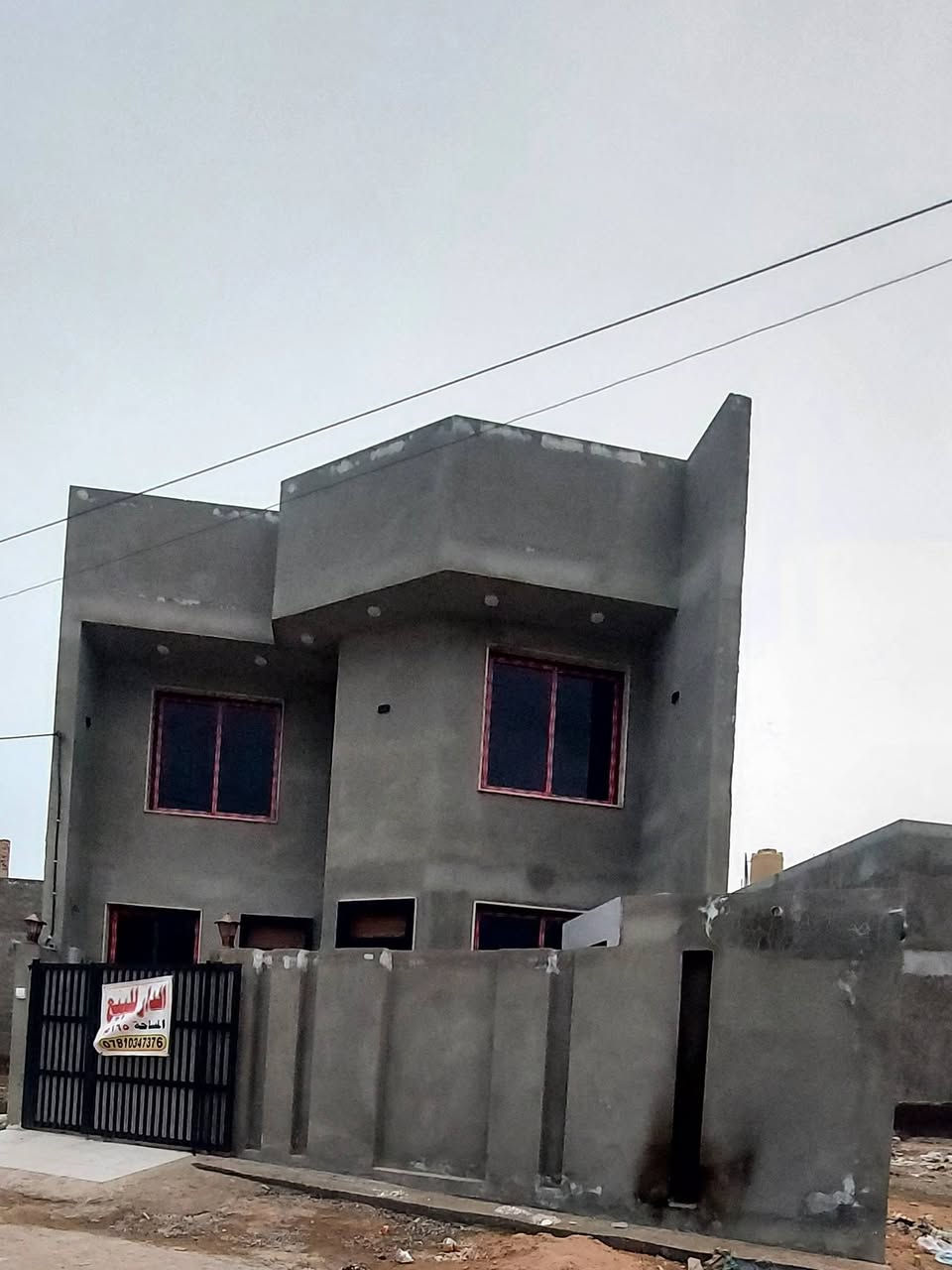 دار للبيــــــع بناء حديث حله نادر الأولى شارع الحسن  قريب من حي الزيتون

المساحــــــة  165متر طابو زراعي سند 25 

الــوآجـــهــة  10متر
النــــــــــــزال 16.5متر 

مــــــحتويات الـــــــدار طابقين 
     
الطابــــــــــــــق الأرضـــــــــــــي

غرفة نـــــــوم وصاله وكليدور ومطبخ  ومجمع صحيات داخلي وخارجي 

الطابــــــــــــــق الثانــــــــــــــــي

2 نـــــــوم وكليدور ومجمع صحيات 

لـــلاســــتـــفـــســـار ***********
