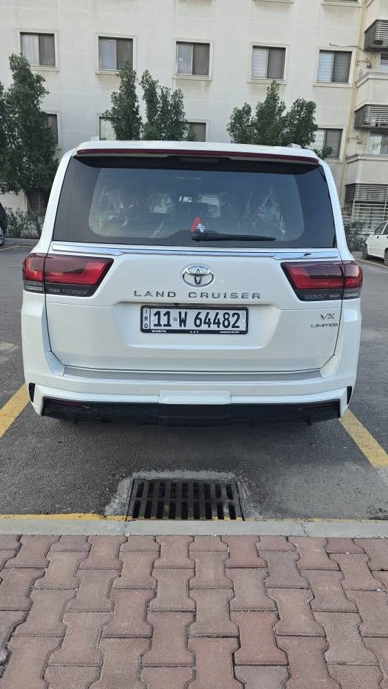 تحيه طيبه 
للاستفسار اتصال على الرقم *********** 
للبيع لاندكروز VX LIMITED  2024   
تنفس طبيعي 4000cc 
مواصفات فول الفول دبل رادار حساسات امامي وخلفي  كراسي حار بارد كراسي خلفيه تبريد داخل احمر  سقف كنتاره اسود 4 كامرات كرسي ذاكره ميمور 3  وضعيات نفس ال vxr  ترحيب شعار لاندكروز بالابواب ابواب شفط صندوك شفط  نظام صوتي jpl  فتحة سقف 
كراسي خلفي كهرباء شاشات بلاد دفن  
دفع رباعي 
السياره جديده بحالة الوكاله كفاله عامه من اي ملاحظه بدون نكراش بدون تنميل بدون تكحيل ماشيه 16 الف كيلو قابل للزياده جميع الاغراض والعده مامستخدم كلشي على وضع الشركه البرده والهوك والهتفونات وباقي الاغراض على وضع الشركه مامفتوحات  رقم بغداد دولي بأسمي تحويل مباشر  مكاني بغداد حي العدل
للاستفسار عن السعر وباقي التفاصيل  يرجى الاتصال على الرقم *********** بغداد, العراق
