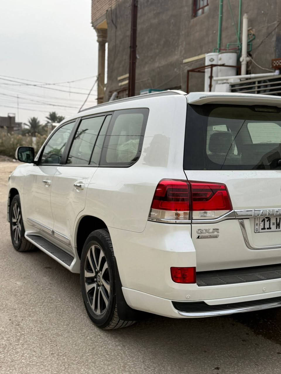 السلام عليكم للبيع لاندكروز موديل 2019 ابريم اصلي رقم بغداد الجديد دولي بسمي مشروع وطني تحويل مباشر سياره مكفولة كفاله عامه من صبغ والتبديل وفتح. 
فول مواصفات 1/1
بصمه تشغيل
5بصمات ابواب 
فتحه سلايت
كشنات ثنين كهرباء ثلاث حركات 
كشنات جلد اصلي
ديفيدي بل قماره 
عداد لكزز
زراكات
اشارة لكزز
مري قلاب
مري شفط
جنطه شفط
شاحن 
دبل ماوس
مثبت سرعه
سبعه راكب
ثلاث قطع تبريد
مطفايه حريق
محرك V6 
8ايرباك
حساس امامي
حساس خلفي
تحكمات ستيرن كامله
كامرة دوارة
وباقي مواصفات البريم معروفه. 
 ماشيه.(70)الف حقيقي
السعر (525 )ورقه $ وبيها مجال 
اللاستفسار اتصل على الرقم
*********** مكاني بابل
ملاحظة أنا مكلف بالنشر فقط.
