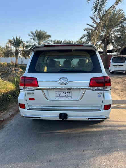 لاندكروز مؤديل 2017 
محرك 6 سلندر ماشيه 120 الف 
فئه ؤايت ادشن فؤل مواصفات 
مكفؤله كفاله عامه ؤضع شركه من كلشي عل سؤنار سياره مال جنيان رقم بغداد بسمي عنوان نجف مشخاب 
سعر ٤٨٥ قفل 
***********
