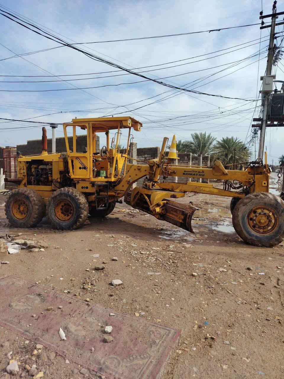 السلام عليكم كريدر كوماتسو للبيع كفاله عامه مديل 1998 رقم واسط ثاني يوم تحويل مكينه مكفولة السعر 24 مليون أي استفسار عن الرقم ***********
