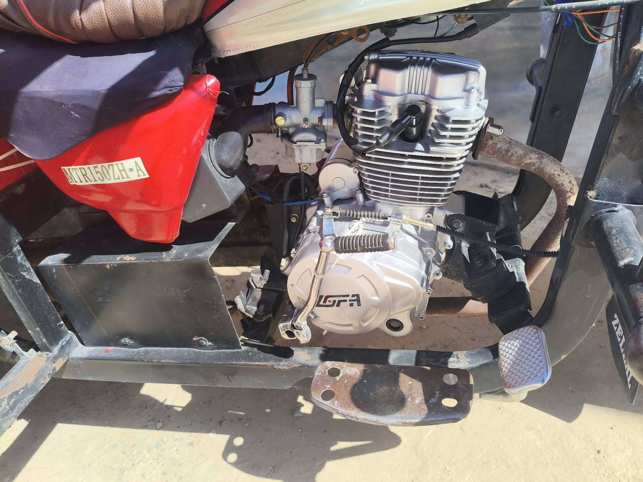 سلام عليكم ستوته البيع موديل الفين و 9 مكينه الفين و 25 اي خياس مابيه سوته خير من الله السعر 790 و بيه مجال بصيط هاذ ارقم ***********
