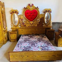 غرفة نوم • خشب وصاج • نضيفه