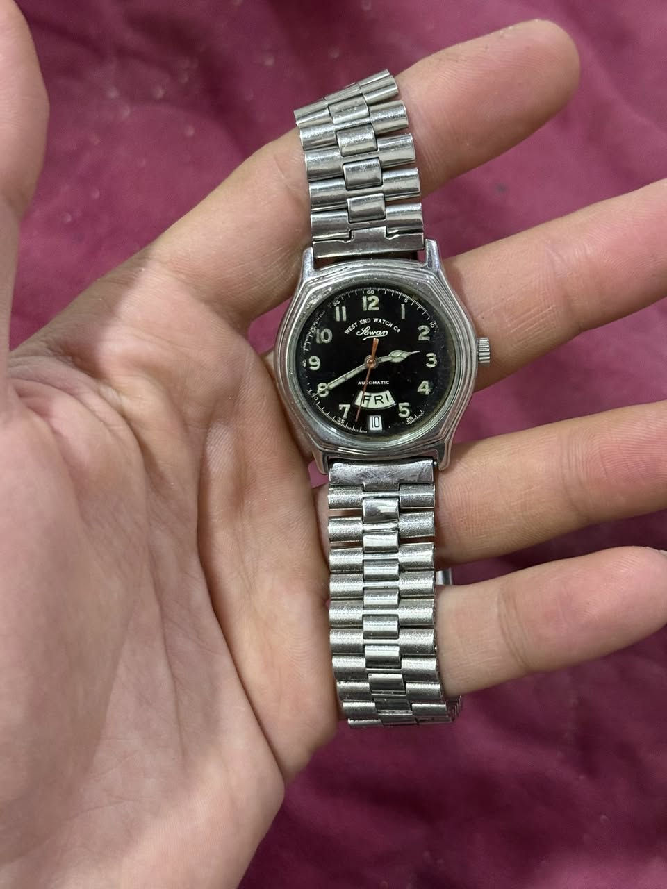 مجموعة ساعات للبيع
5/ توماتيك
1/تكويك
شغالين مضبوطين 
نظافة ممتازة 
أولما/وستن/انفكتا 
سعر الكل 240 الف
يوجد توصيل لجميع المحافظات 
***********
