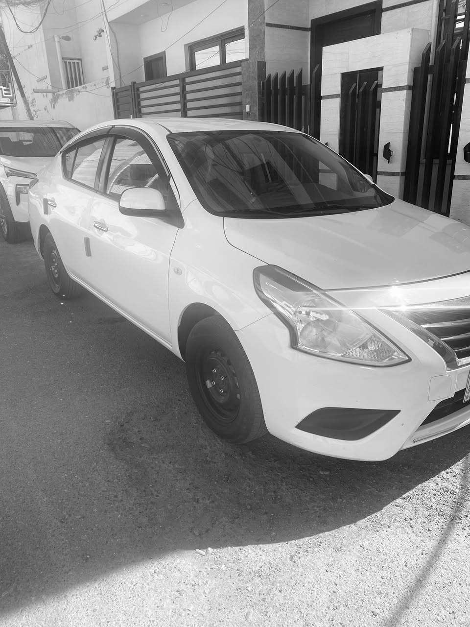 سني هندي موديل 2020
مكفوله كير مكينه 
بدون صبغ بيها بارد شي كلش  بسيط
تخم تايرات 
ياتري جديد 
سعر 115 
العنوان حي العدل شارع القاده
***********
