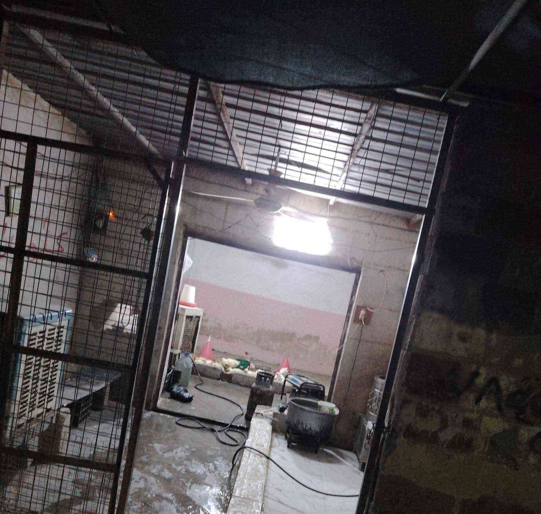 سماطة بحالة جيدة للبيع، تحتوي على:
كيزر عدد 2
موبردة عدد 2
مولد تايكر
هلاسة
سنك
تانكي ماء
معالف عدد 4
مروحة سقفية
طباخ + قنينة غاز + جدر
السماطة جاهزة للعمل مباشرة 

📍 الموقع: العلم عويجيله الثانيه 
📞 للتواصل:*********** تكريت, صلاح الدين
