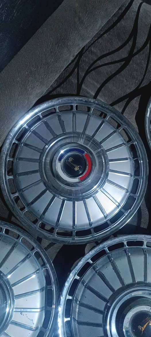 سلام عليكم من رخصت لادمنيه كبات أبو السد داير مرصع لبيع سعر ٢٠٠
***********
