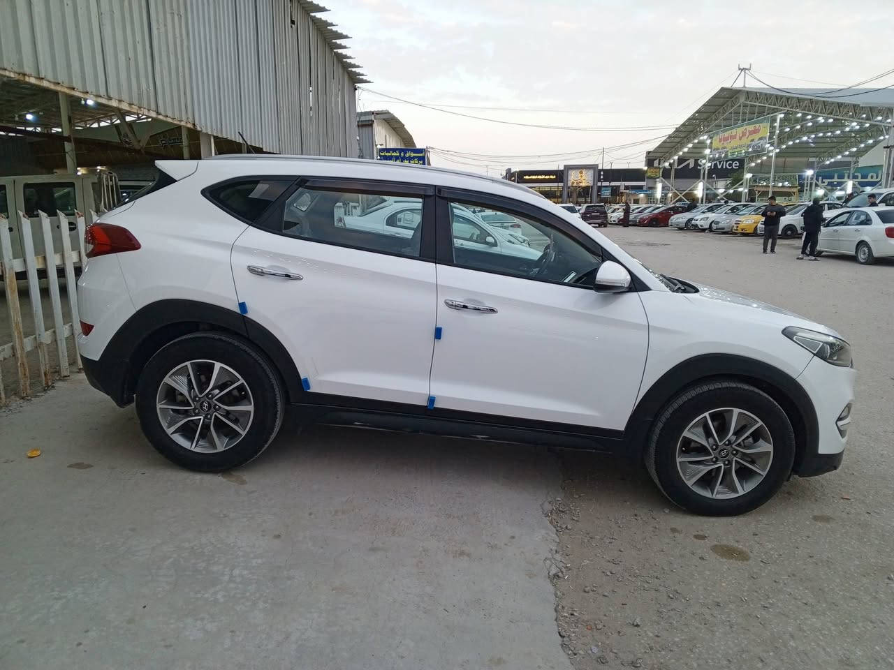 للبيع السيارة توسان 2018خليجية سعر  177 بيها مجال قليل  ماشية 126.  /.    ***********. مكان النجف
