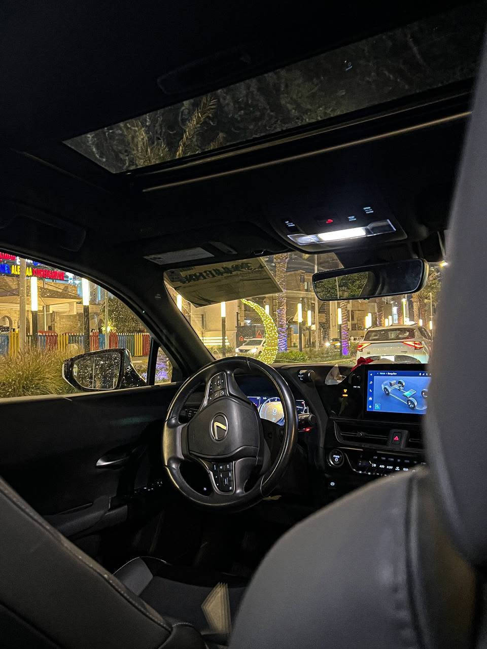 LEXUS UX250h 2024 
لكزس 2024  (هايبرد) 

حادثها خلفي بسيط (بدون ايرباك) 

📌قطعة وحدة صبغ

‏المحرك:  2000 هايبرد
مرقم بغداد ومكاني بغداد 
‌‎
•مواصفات السيارة  : 

•بصمة ابواب 

• بصمة ذكية 

•شاشة كبيرة 

• فتحة سقف سلايد

• داتا شو تعرض العداد ع جامة الامامي

° كشنات جلد + كهرباء 

•رادار أمامي و خلفي و مانع تصادم

•تحديد مسرب وتصحيح مسار الي

•مفتاح ذكي ريموت +  فتح الصندوق الخلفي  

•قفل تلقائي عند مغادرة السيارة.

• صندوق خلفي كهربائي 

•نظام cruise لتثبيت السرعة إلكتروني. متفاعل مع الرادار 

•نظام حماية من السرقة.

•ثلاثة أنظمة قيادة ( Econ – Sport – EV ).

•أضوية لمس LED ( اتوماتيك )

•حساسات إضاءة LED AUTO 

•حساسات امامي + خلفي 

•نظام ابل كار واندرويد 

•نظام تنبية السائق Driver alert 

• شحن وايرلس

•حساسات مطر اتوماتيك

السعر : 247$

***********
