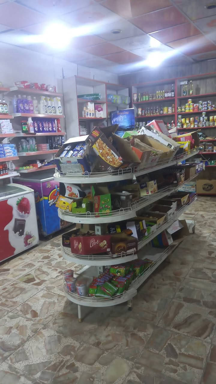 سلام عليكم  اسواق كامله اللبيع المكان مو للايجار تجي تشيل الغراض  بغداد الحسينيه ***********
