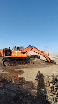 حفاره فيات هيتاشي حجم 215 منفيس دهوك  مضخه محرك معمرات جدد  رگه جبيره ...