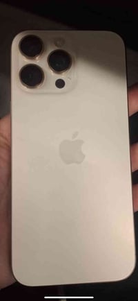 عندي 16 برو ماكس ذاكره 256 بطاريه 100 استعمال اقل من الشهر الجهاز ماست...