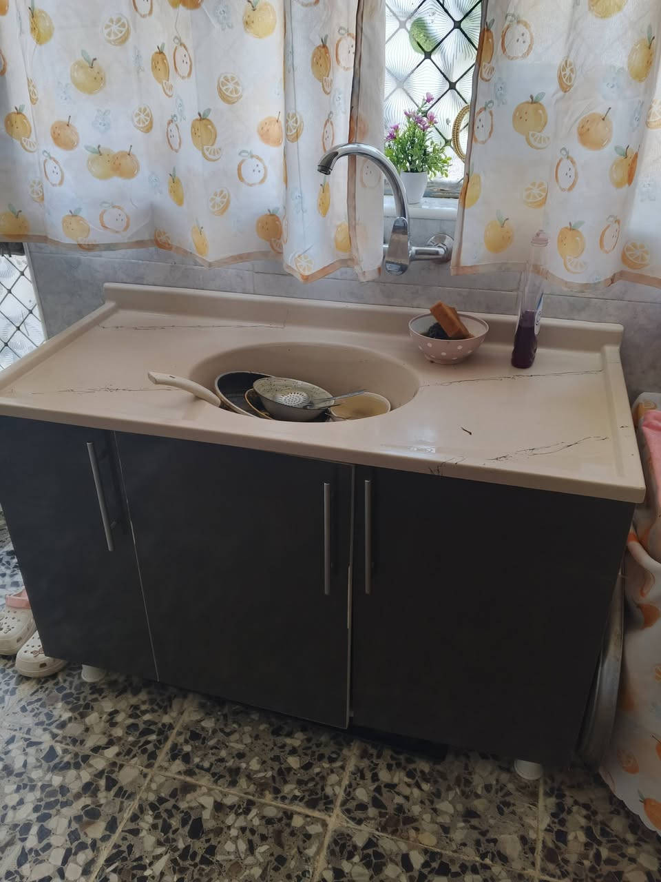 كاونتر خشب لبيع جديد استعمال قليل وغساله اصليه ياباني لبيع ***********
