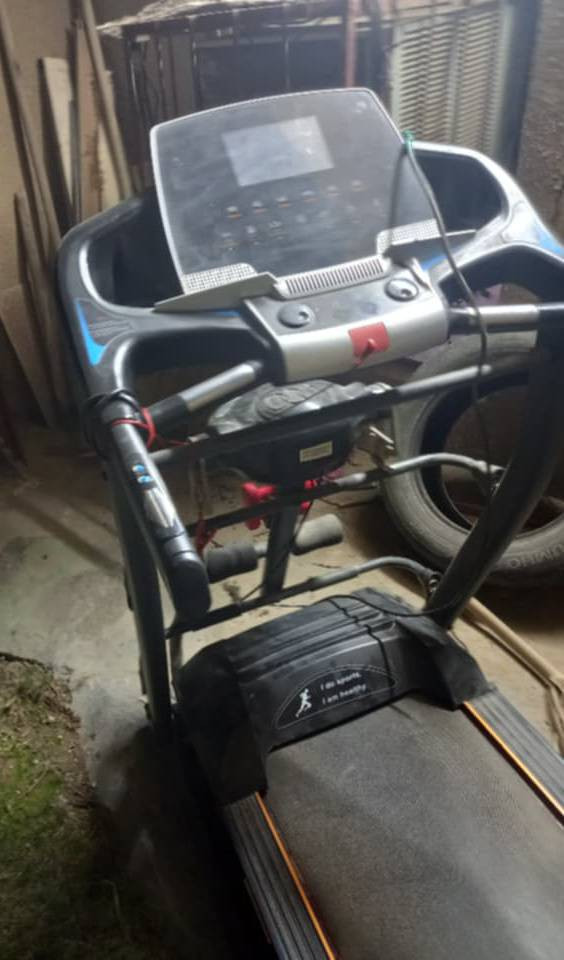 جهاز جري نضيف اخو جديد ضخم 
جهاز يتحمل وزان160كيلو سرعته180
نضام جبلي دبل مطور ارتفاع جبلي15دراجه 
شاشه لمس مروحه تبريد نضام بلتوث واوكس
جهاز تكسير شحوم كامل مع حزام بطن 
جهاز بدون اي ضرر او تصليح او تبديل 
سعره400وبي مجال عنوان بغداد الزعفرانيه
توصيل دخل بغداد


**إذا كنت صاحب هذا الإعلان وتريد حذفه لأي سبب، رجاءا أرسل رسالة إلى الدعم الفني**