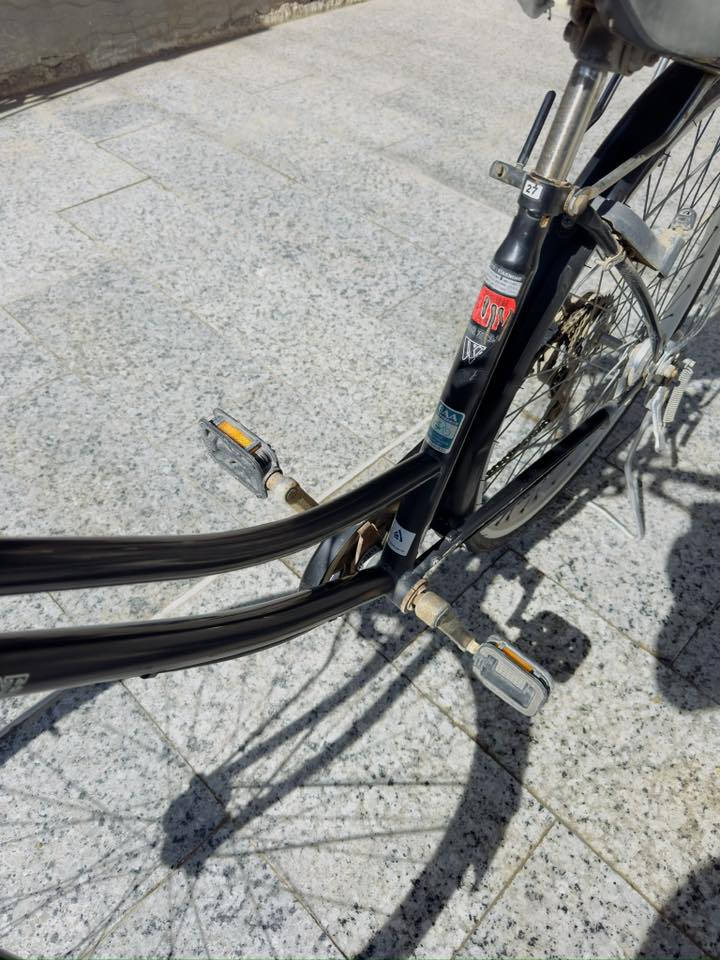 السلام عليكم باسكل حجم 27 گير عقرب و حساس ابيض نظيف متروك صار فتره جبيره يحتاج بس يده مال گير وچوب امامي مكاني بابل المركز السعر ٧٥ وبي مجال 
***********
