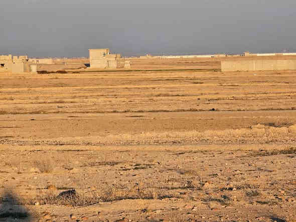 السلام عليكم توجد قطعة أرض للبيع مساحة الأرض ( 1000متر)
بالقرب من الطريق الفوك شركاط هيجل 
وبيوت السبعاوي 
مي  كهرباء قريبة علية  
طريق 6 متار أو اكثر كاع عدله وحلوة 
السعر 7 ونص وبيه مجال 
للأستفسار أكثر ه‍ ***********
