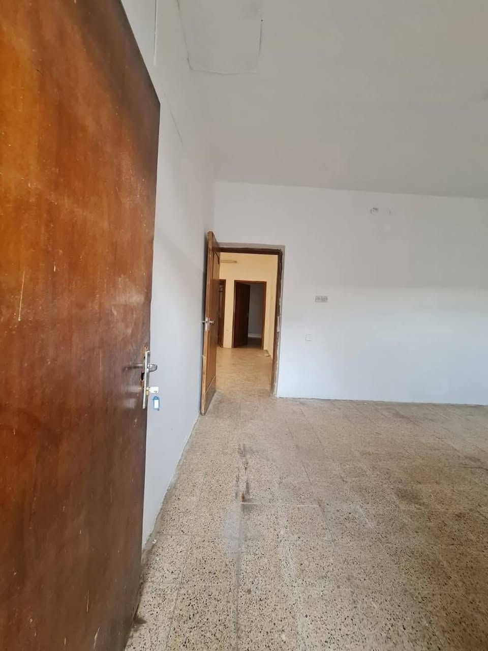 للأيجار الدار طابق ونص (المساحة200م)

حي الصديق الاولى قرب مسجد محمد رسول الله

الطابق الأرضي غرفتين نوم  وهول موزع واستقبال واسعة ومطبخ  وصحيات وكراج 

الطابق الثاني غرفتين نوم وهول موزع وصحيات وسطح ناصي وعالي

للأستفسار مراجعة مكتب الوطن للتجارة العقارات 
الموصل حي البلديات من جهة السكر قرب مول سانكو 

او اتصال بالأرقام التالية 
كورك ***********
آسيا ***********
