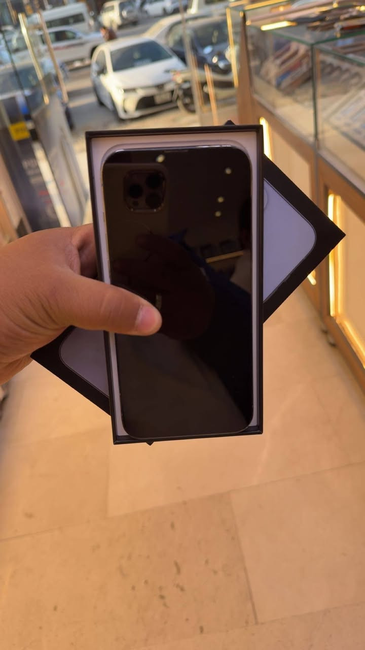 للبيع ايفون 13برو ماكس ذاكرة 256بطارية 88 دبل خط السعر خاص أو مراوس ***********
