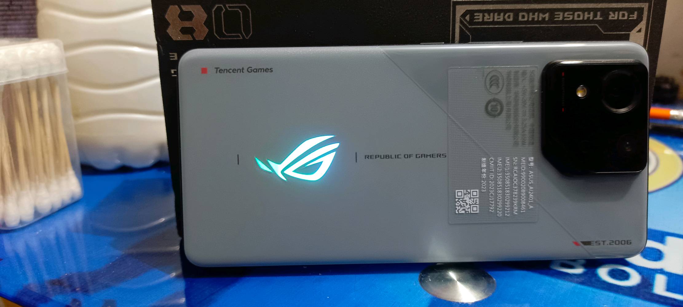 السلام عليكم شباب، متوفر للبيع هاتف Asus ROG Phone 8🔥

 الجهاز غني عن التعريف، أقوى جهاز للالعاب وبحالة ممتازة جداً🔥

المواصفات الأساسية للجهاز:

المعالج: Snapdragon 8 Gen 3 معالج خارق بتردد 3.3GH ومزود بمعالج رسوميات Adreno 750  (يشغل أقوى الألعاب بأعلى دقة وسلاسة 120 فريم وبدون أي لاك)🔥

الذاكرة العشوائية (RAM): 16GB (أداء سريع جداً بالتنقل بين التطبيقات والالعاب الثقيلة)🔥

ذاكرة التخزين: 256GB🔥

الشاشة: AMOLED بتردد 165Hz بصمة مدمجه بلشاشه + بصمه وجة (سلاسة خيالية واستجابة سريعة جداً باللعب)🔥

النظام: أندرويد 14 (أحدث إصدار)🔥

البطارية: 5500mAh 65 wوتدعم الشحن اللاسلكي السريع🔥

الصوت: سماعات ستيريو محيطية مجسمة ونقية جداً🔥
الكامرة : فويه جدا تصوير 8k ٣٠ فريم وال4K ٦٠ فريم 🔥

ملحقات ونظافة الجهاز:

الجهاز نظيف جداً وأخو الجديد (مثل ما موضح بصورة النظام)🔥

[ويا كارتونته والشاحن الاصلي ].

السعر: [ قيم بما يرضي الله ] (اني العام اشتريته بمليون و ٤٠٠).
المكان: بغداد / [ حي الجهاد/ حي الاساتذه].

المتواجدين والشراية الي يعرفون قيمة هذا الوحش، الي يحب يستفسر يراسلني خاص أو يتصل على الرقم: [ ***********
*********** ].
متوفر واتساب أيضا
شنو السعة بالضبط: 12/256 لو 16/512 لو غيرها؟: 
256/16
الجهاز شكد مستخدم وهل بيه أي خدوش أو عيوب غير اللي باين بالصور؟: 
مابي اي شخط جدا نضيف
منوهو الموقع مالتك وين بالضبط حتى نرتب الاستلام، وتوفر توصيل لو بس يد بيد؟: 
مكاني بغداد حي الجهاد حي الاساتذه 
هل الجهاز مفتوح/مكفول بالكامل لو بيه صيانة أو تبديل قطع من قبل؟: 
ابد ممفتوح مكفول
السعر النهائي شكد؟ وشنو مجال المراوس إذا أكو؟: 
قيم بما يرضي الله 1000000