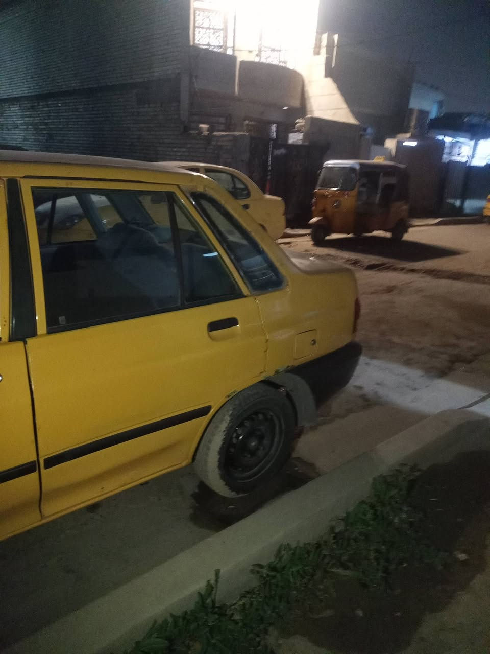 سلام عليكم سايبة 2013 سيارة خير من الله صدر جديد شادة مصفرة هيئة وغرامات تحويل مباشر كير ومحرك نضيفات لا تنقيص ولا تبخير سعر 22وبيهة مجال *********** مابي واتساب مكاني بغداد الزعفرانية
