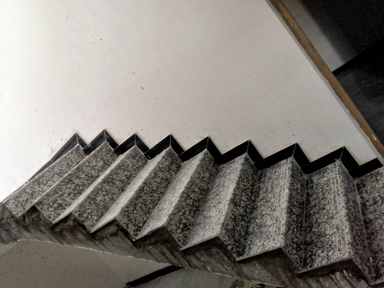 سلام عليكم كادر سيراميك متفرق 5 خلفات من أهل سماوه ***********
