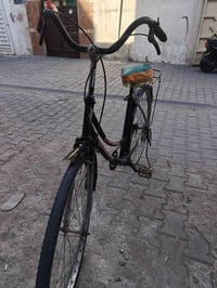 بايسكل بنات للبيع النواقص الي بي فقط يحتاجلة چوب و واير بريك خلفي السع...