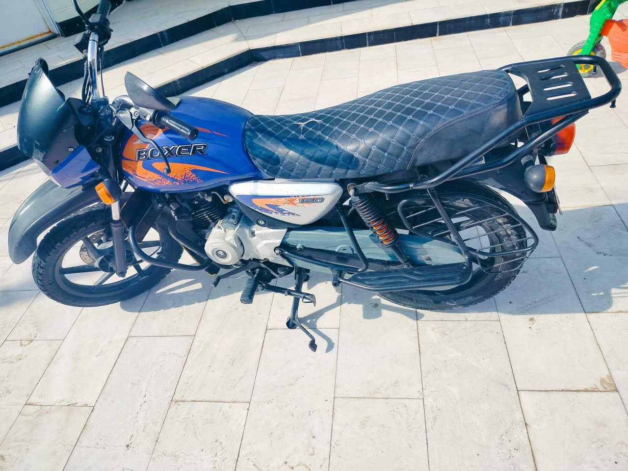 دراجه بوكسر للبيع
رقم وسنويه مديل 21 
دراجه بيهه خيط تبخير
سعر مليون و700 مكاني الهوير
رقم ‏‪***********‬‏
