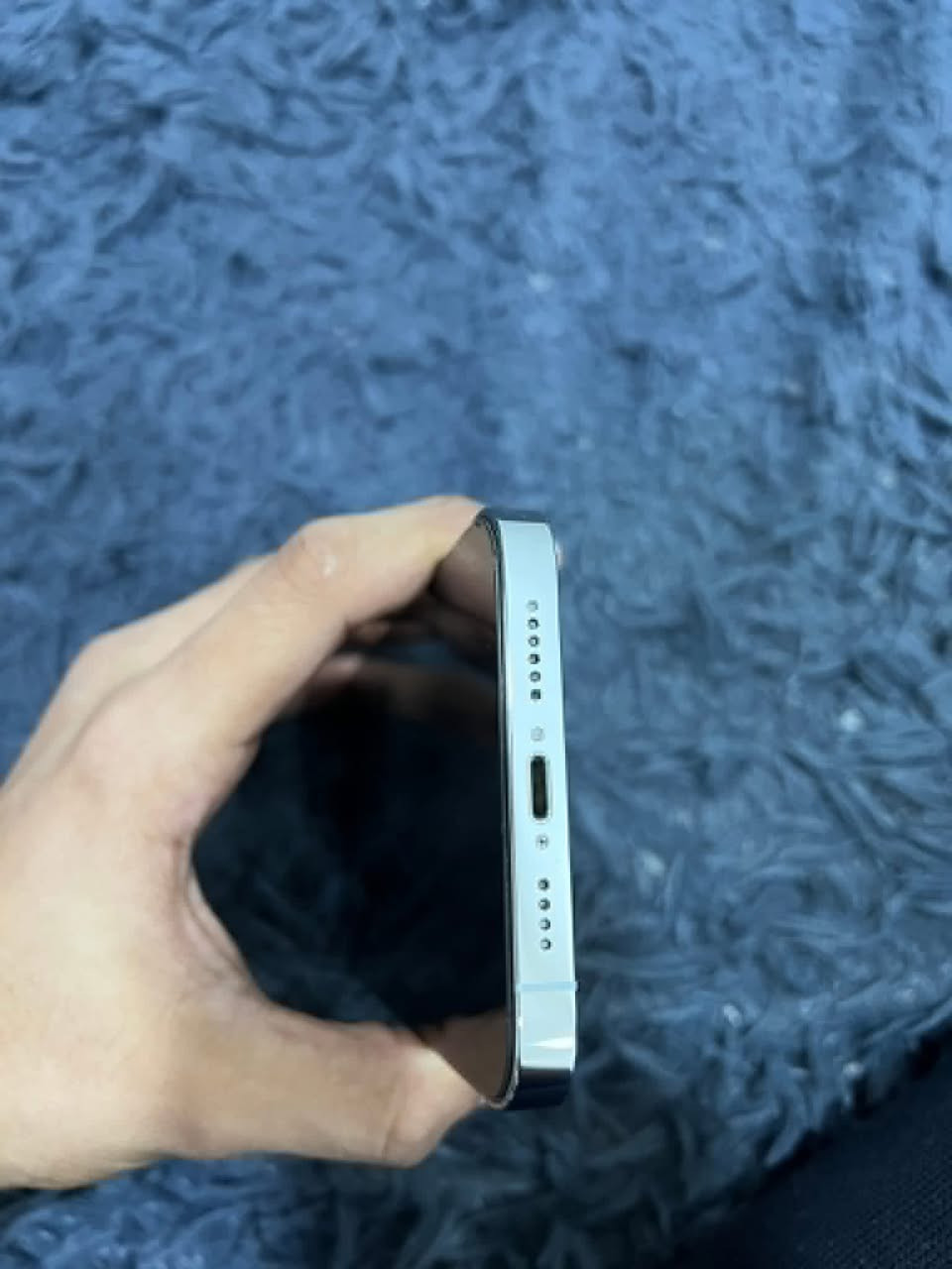 السلام عليكم ايفون ١٣ برو ماكس للبيع.                              ذاكره ٢٥٦. بطاريه ٨٨ بلادي غير مرفوعه.                              مبدل ضهر فقط. سعر ٥٥٠وبيه مجال.                                 الرقم *********** واتساب موجود
