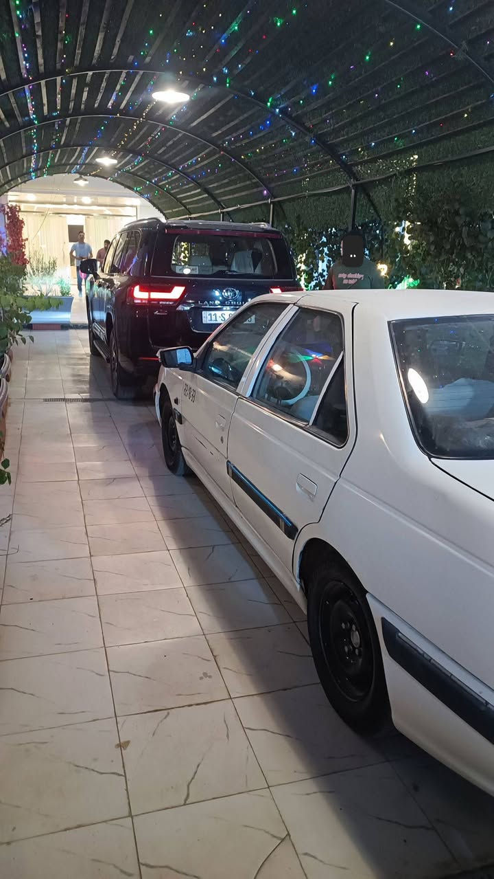 السلام عليكم 
بيجو بارص موديل 2012 مشروع وطني السيارة خير من الله كهربائيات حدادية جديدة كير  مكينة شرط كفالة السيارة ما عوزها اي شي كاملة مكملة رايدها ب 50 و بيها مجال شرط المداور 
للاستفسار 
***********
