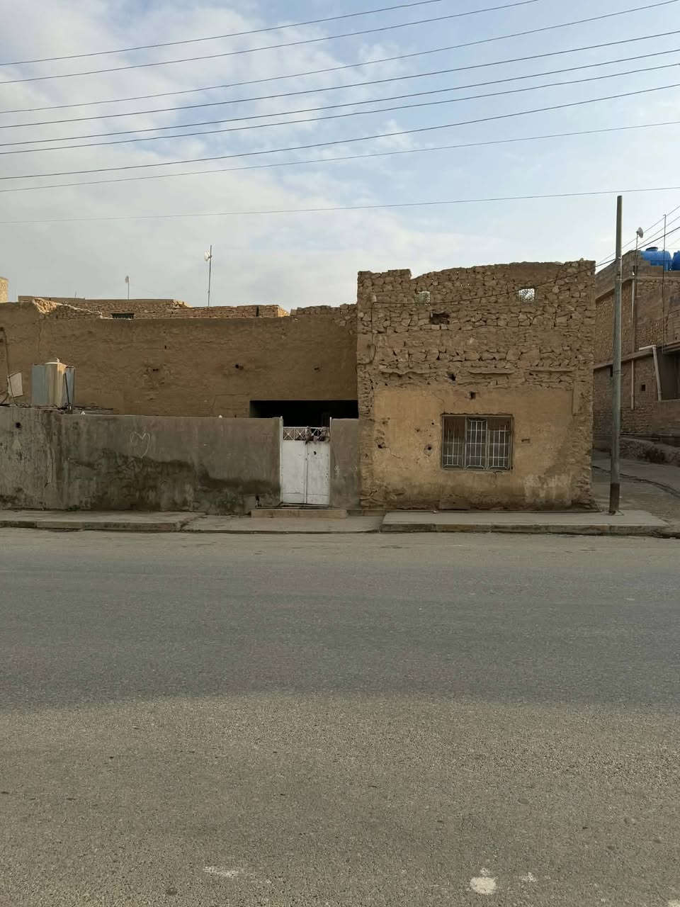 عقار تجاري في الحقلانية الشارع العام قرب جسر حجلان مساحة٢٠٠ م طابو صرف 

للاستفسار الاتصال ع الرقم ***********
أو مراجعة مكتب اليوسف للعقار في الحقلانية مقابيل معرض الربح البسيط
