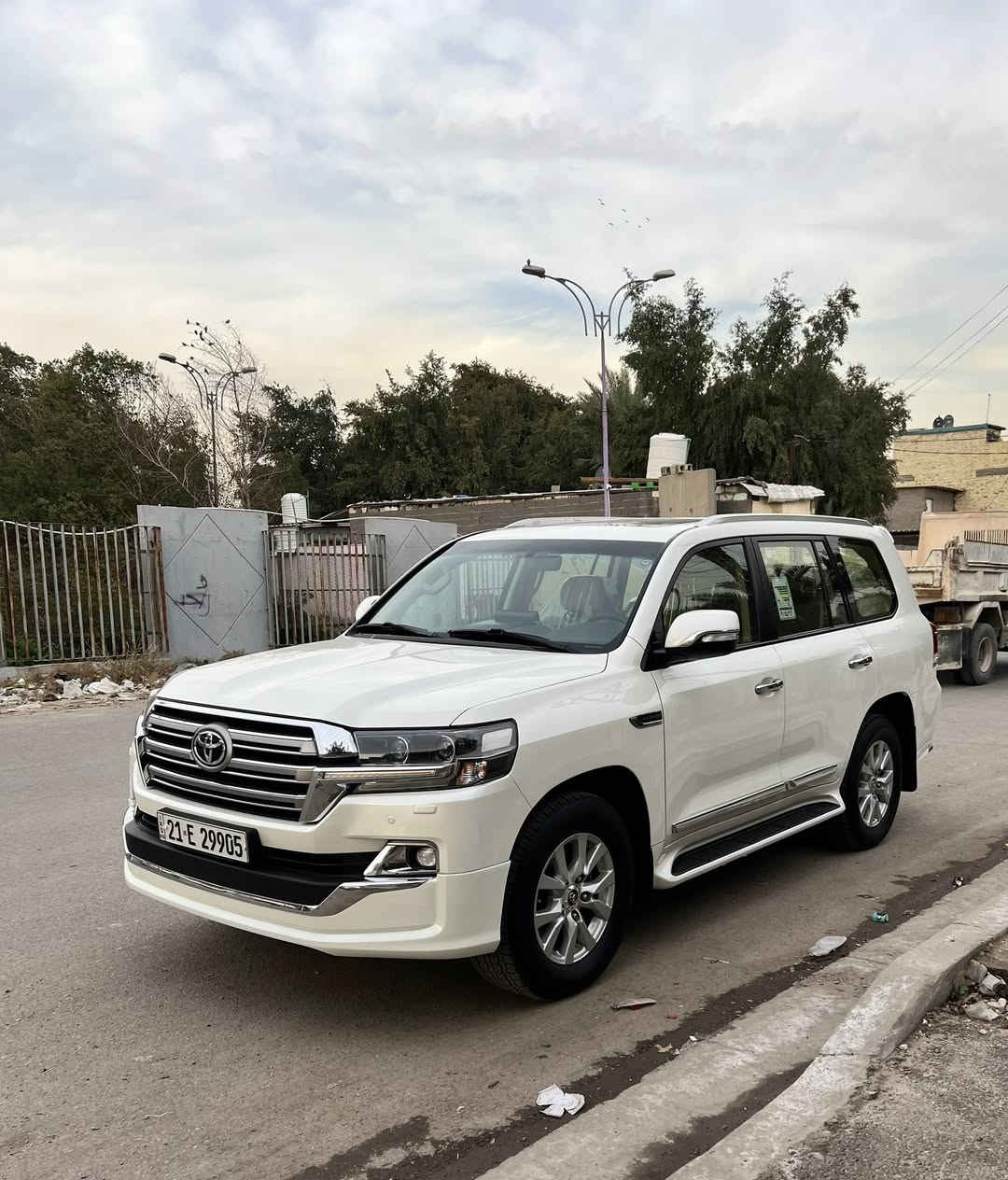 لاندكروز 2017  وايت ديشن
فول مواصفات رقم سليمانيه  بسمي رقم جديد 
وهزه 
مكفوله من الصبغ بيها بارد جدا بسيط مكانين فقط مامبين سونر موجود مع النشر
8 ايرباك
150 ماشيه
فتح سقف و كشنات جلد وفور ويل باقي المواصفات معروفه
العنوان بغداد البلديات 
***********
السعر 477 ورقه  الي يريد يراس يتصل بشرط لايرفع سعر سيارته
